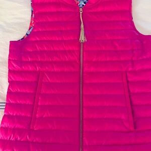 Lilly Pulitzer Pink Ruffle Cora Puffer Vest -Size L
Excellent Condition!